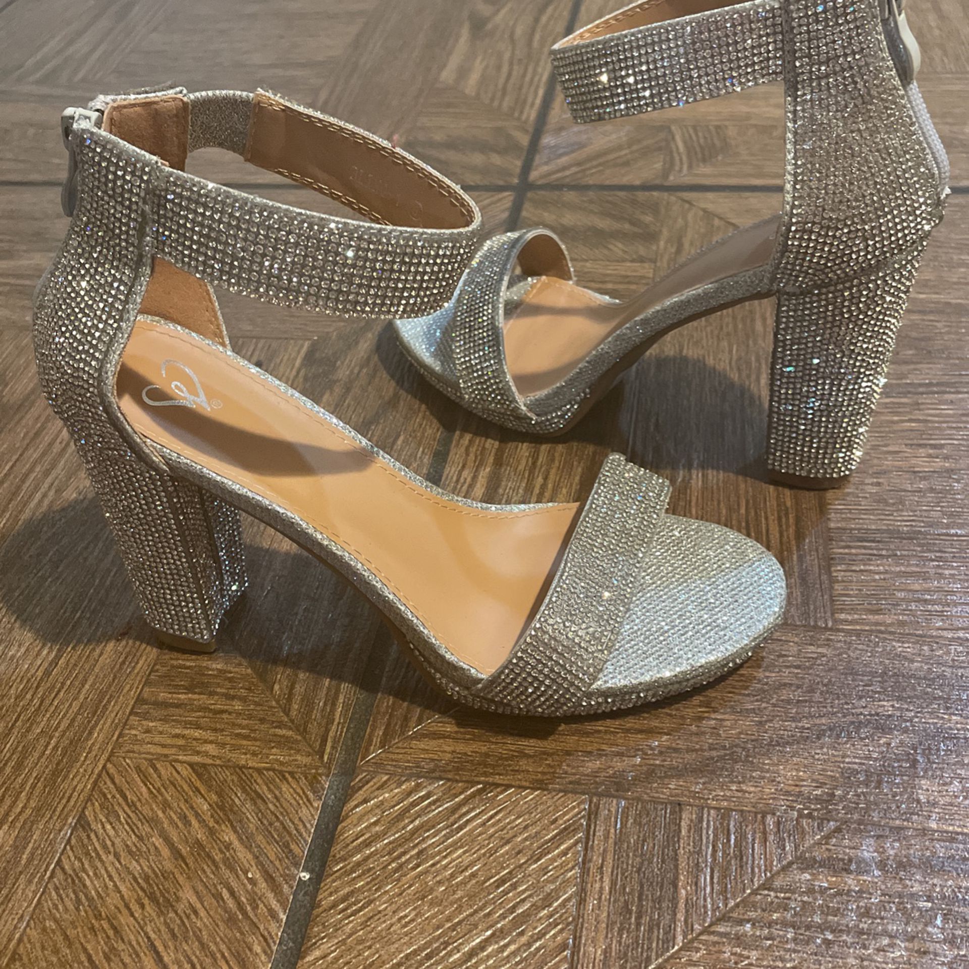 💕Brand New Silver Shiney Wedges/Heels 💕