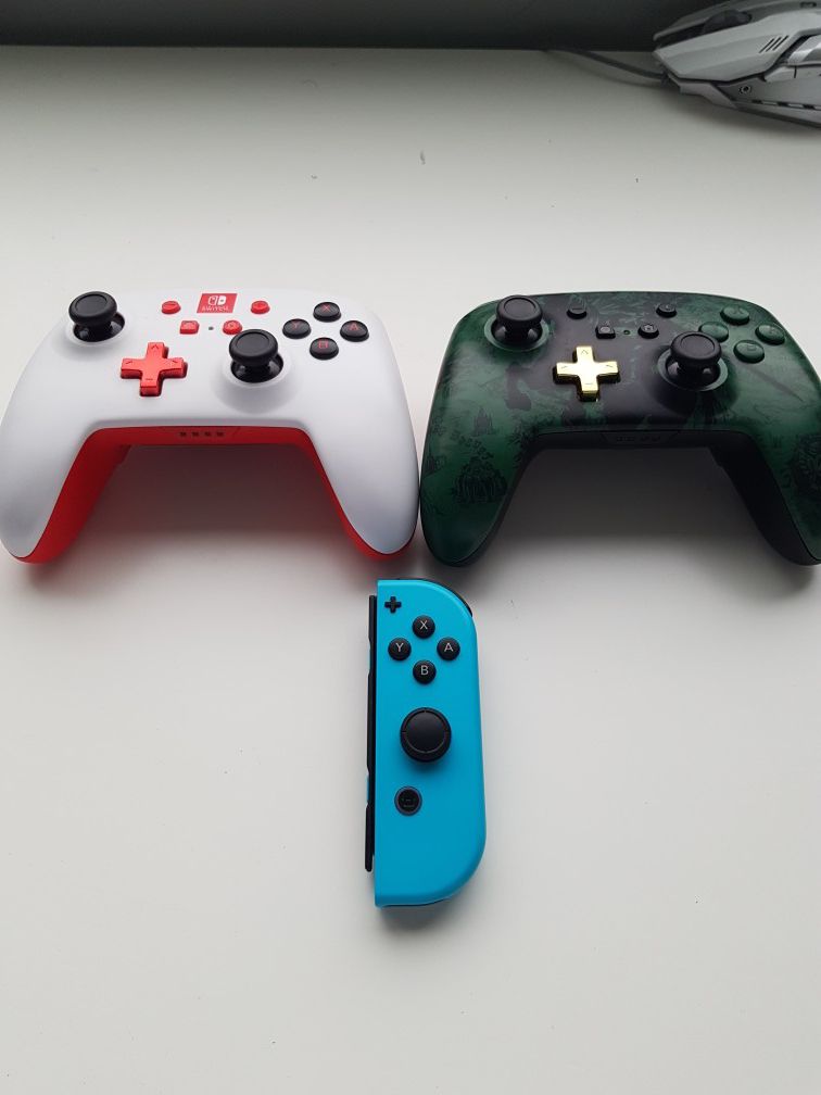Nintendo switch controllers