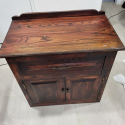 Mueble De Madera Pesada/tiene Manchas De Agua En La Parte De Atras.