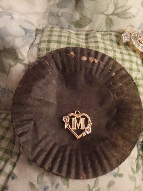 14 kt  Gold Heart Floral Initial Letter Pendant