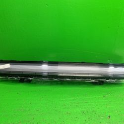 Rivian R1s 2025 2026 Center Day Running Light Oem 