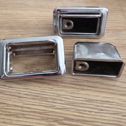 GM REAR ARMREST ASH TRAYS