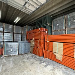 Industrial Pallet Racks Shelving Wire Mesh Decking Uprights Beams Pallet Racking Forklifts