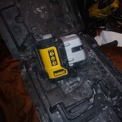 Deawalt Laser Level With Tripod 