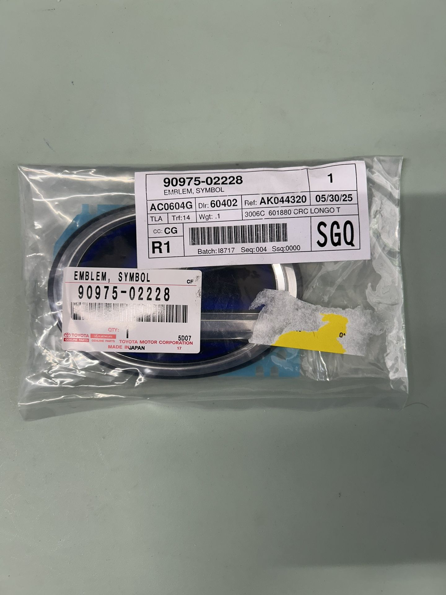 NEW GENUINE LEXUS CT200h HS250h RX450h UX250h HYBRID REAR EMBLEM 90975–02228 OEM