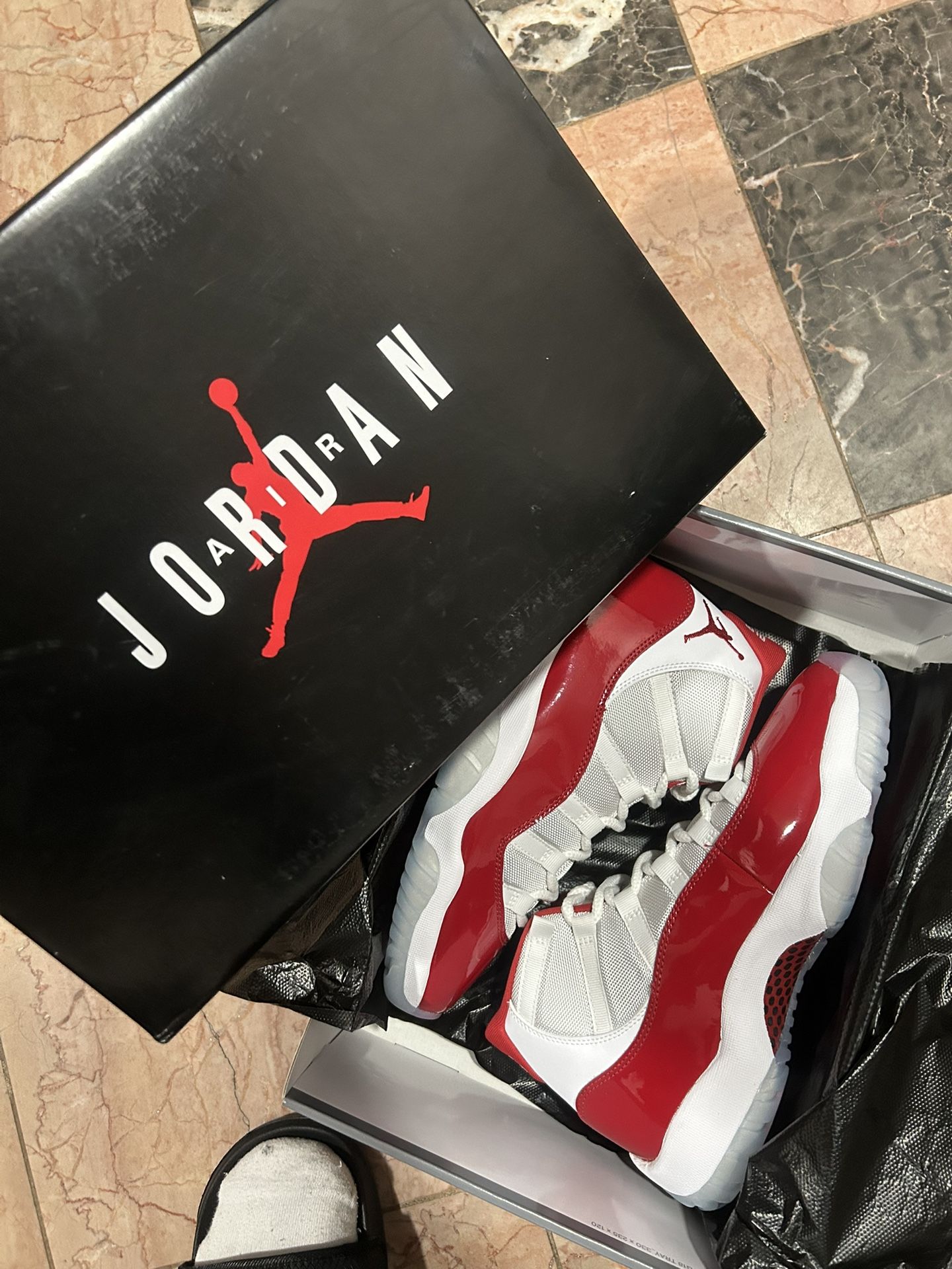 Jordan 11 Cherry