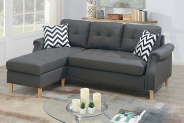 REVERSIBLE SECTIONAL W/2 ACCENT PILLOW