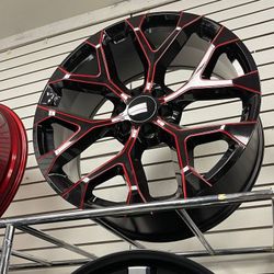 Rines Snowflake 22x9 6x139 Black Red Milled con llantas 285/45/22