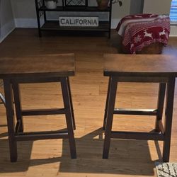 2 BAR STOOLS
