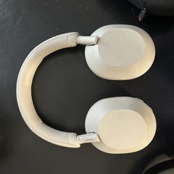 Sony - WH-1000XM5 Wireless Noise- Canceling Over-the-Ear Headphones - Silver. Beat Studio 3s for free
