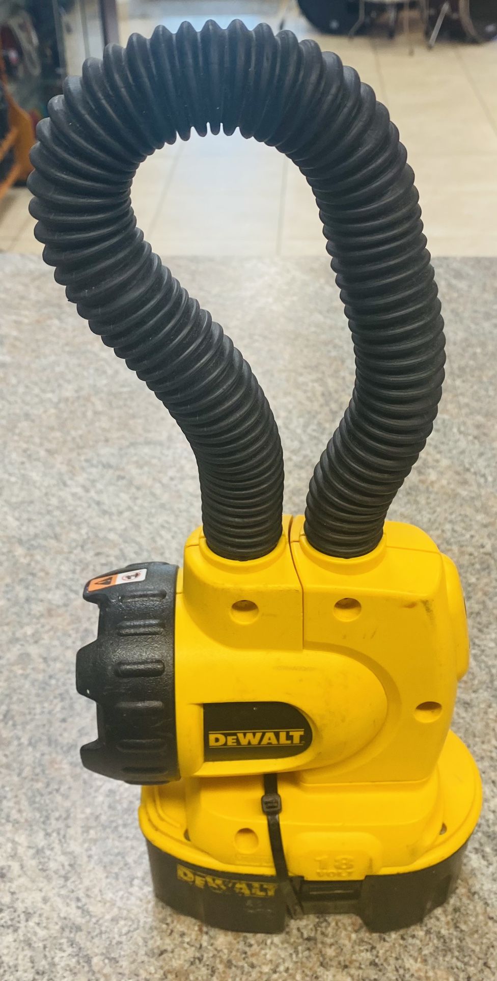 DeWalt DW919 18V Flexible Cordless Rechargeable Flashlight Work Light W/BATTERY