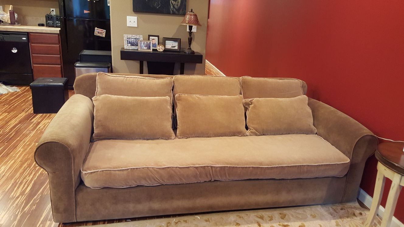 Beregn marionet Bugt Sofa Coco Chanel reproduction for Sale in Vancouver, WA - OfferUp
