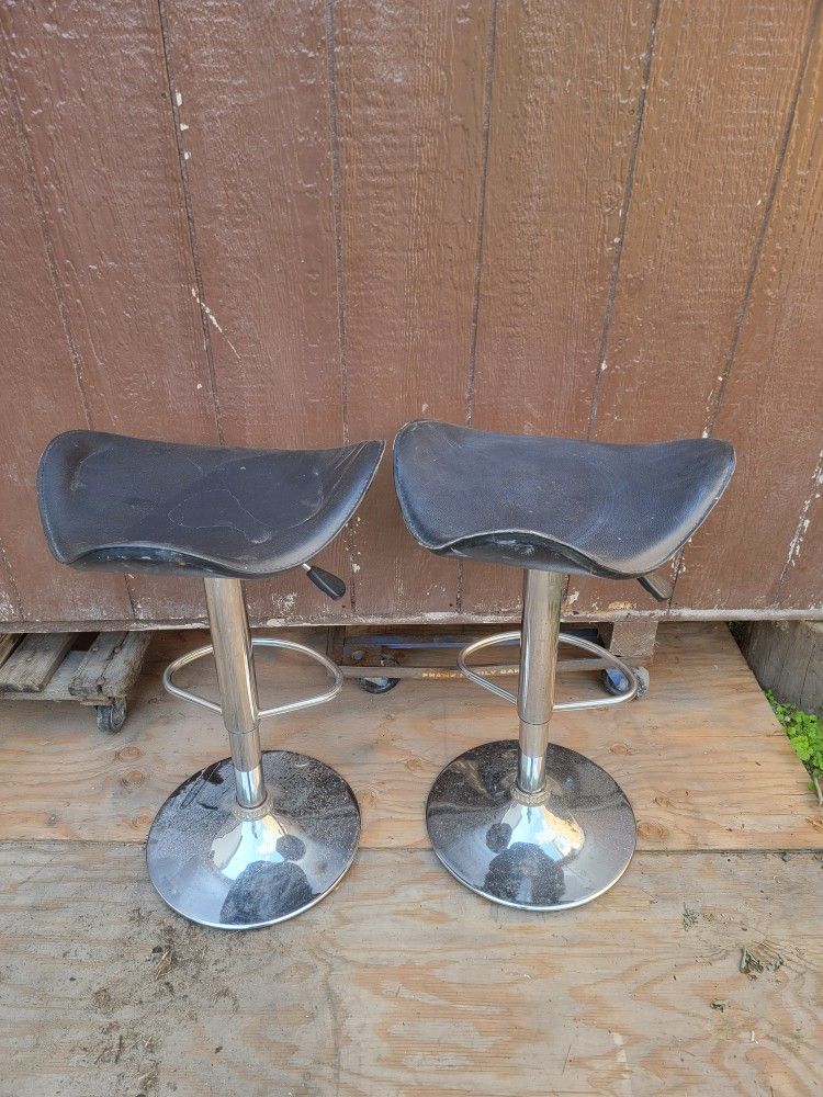 Pair 2 of chrome and black vinyl adjustable bar stools good condition