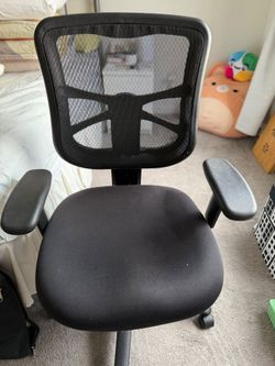 Black Mesh Office Chair with Armrests