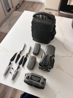 DJI Mavic2 Zoom Drone (Fly more)