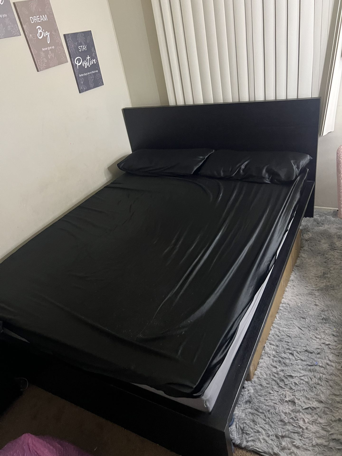 Queen Bedroom Set For Only $180!!