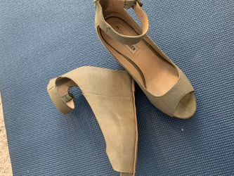 Olive green Steve Madden wedges