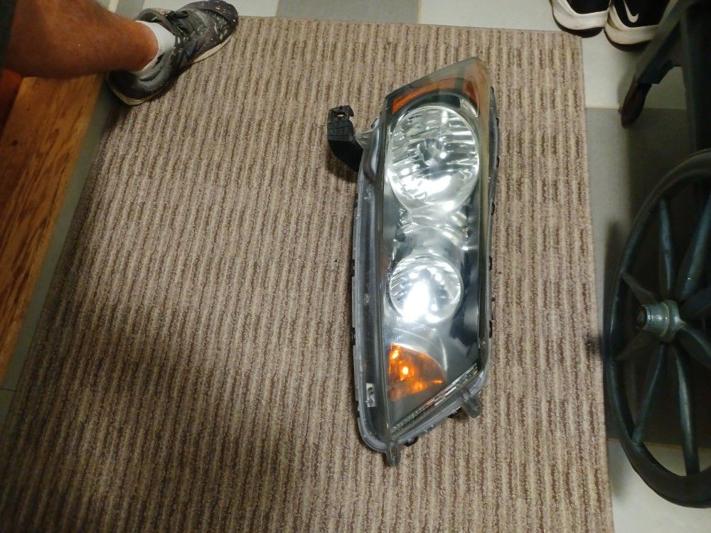 2008 Honda Accord Passenger Headlight 