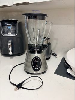 Oster Blender - 6 Cups - Like New