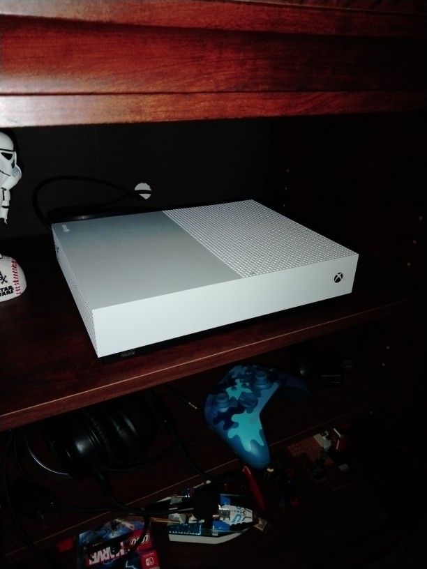 Xbox One With Camo Controller