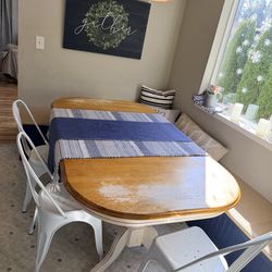 Dining table with 2 leafs
