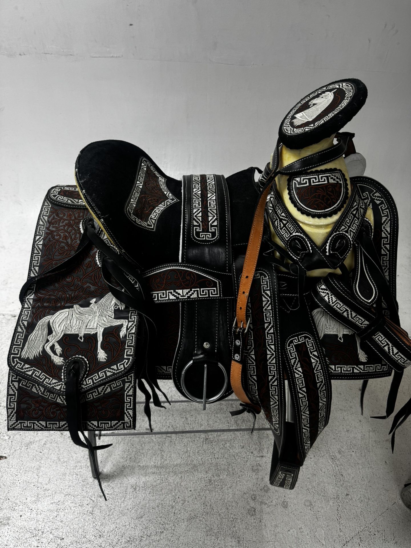 KingSaddle Mexican Leather Horse Saddle/ Silla De Montar Estilo Charro