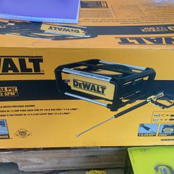 De Walt Pressure Washer 2100 Max Ps