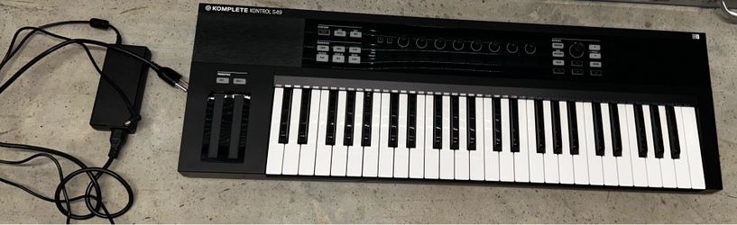 MASTER KEYBOARD from the Komplete Kontrol S-Series, the S49 is a 49-key semi-weighted Fatar keyboard