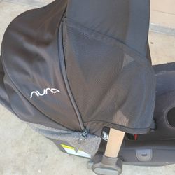 Car Seat For Small Child / Descent Condition Could Use Just A little Clean Up That's About It 