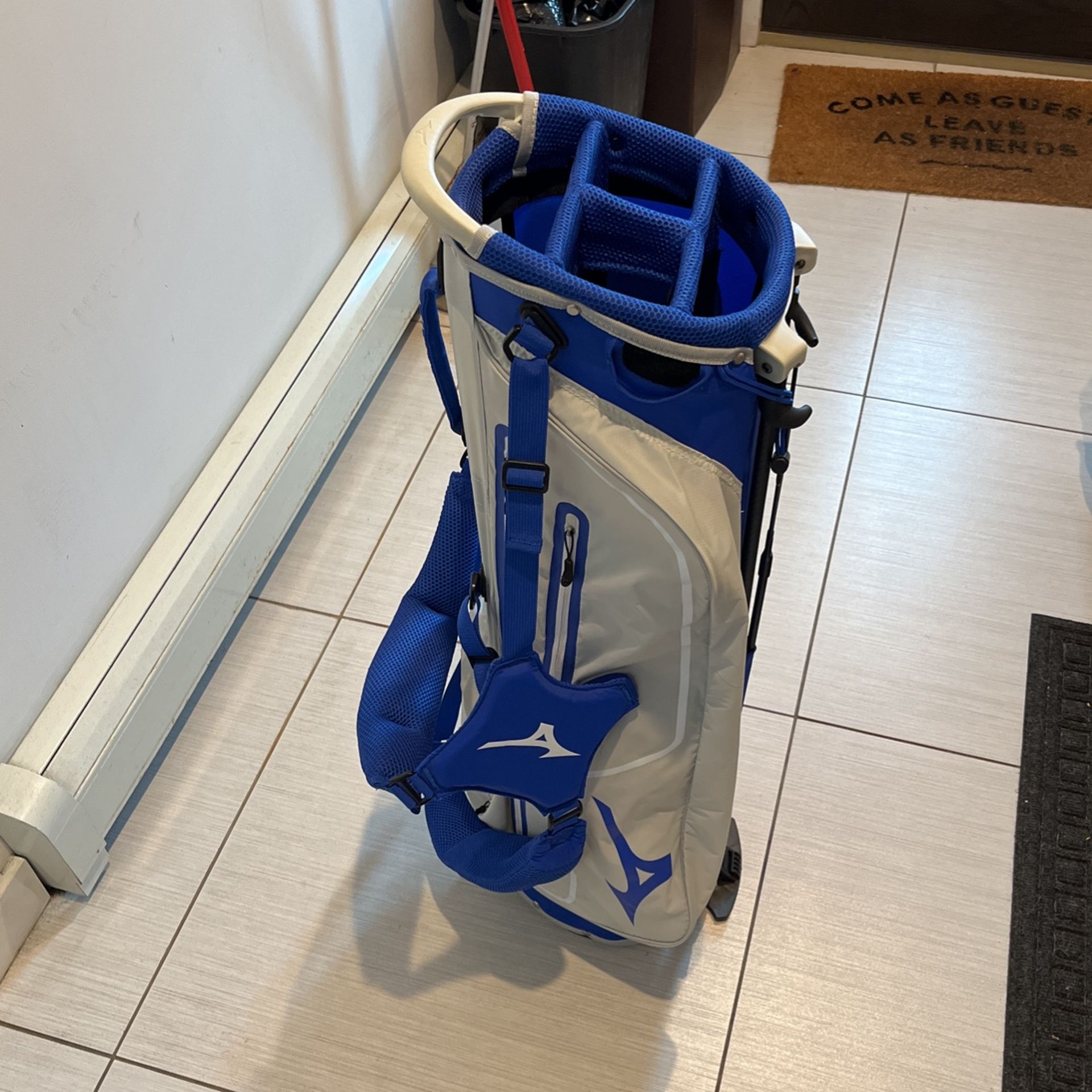 Mizuno Golf Bag & Tommy Armour Wedge Club