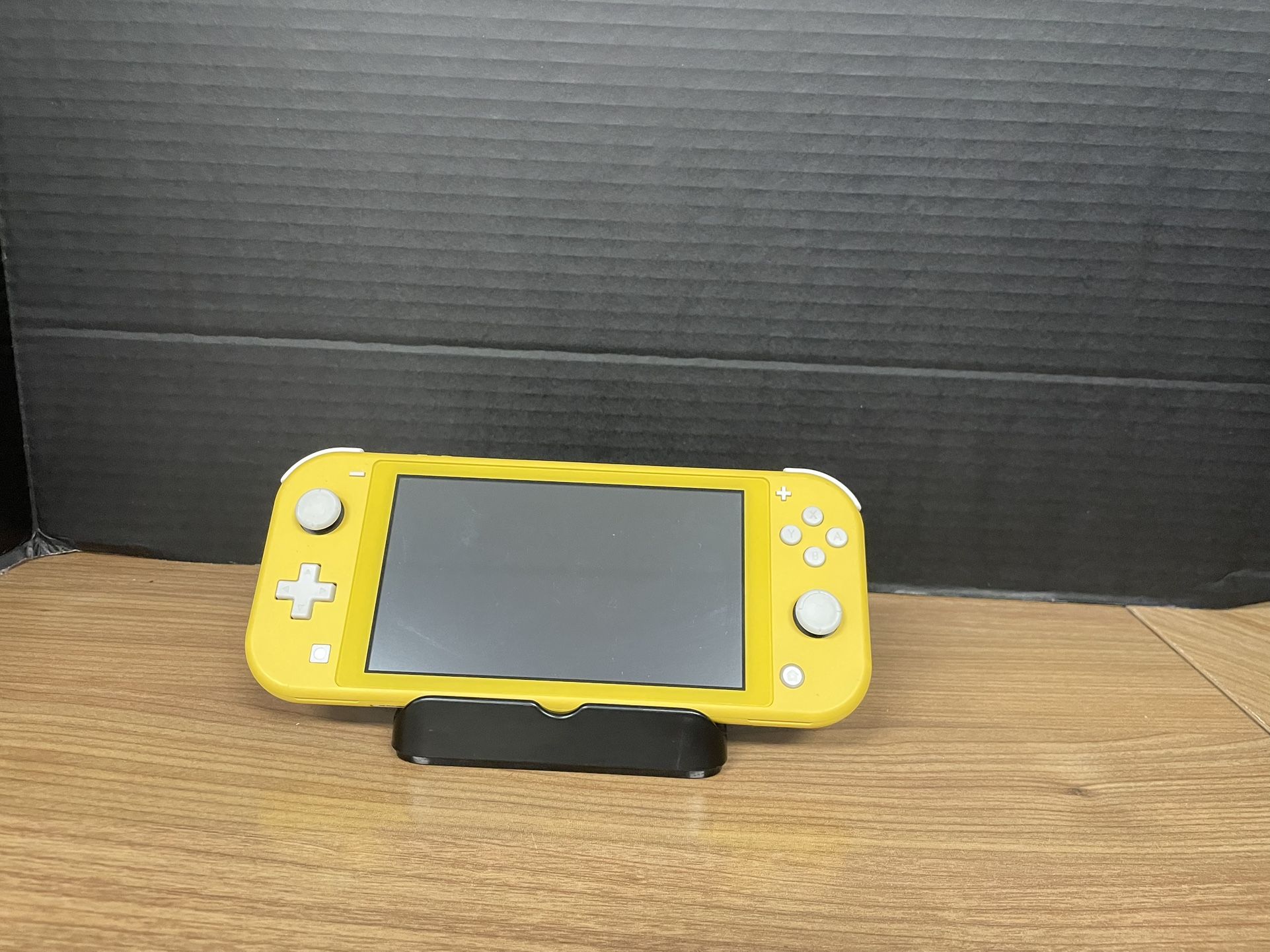Nintendo Switch Lite 32gb no offers or trades please!!