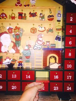 KIRKLAND signature アドベントカレンダー Kirkland Wood 21” Tall Advent Calendar Christmas Tree & 24