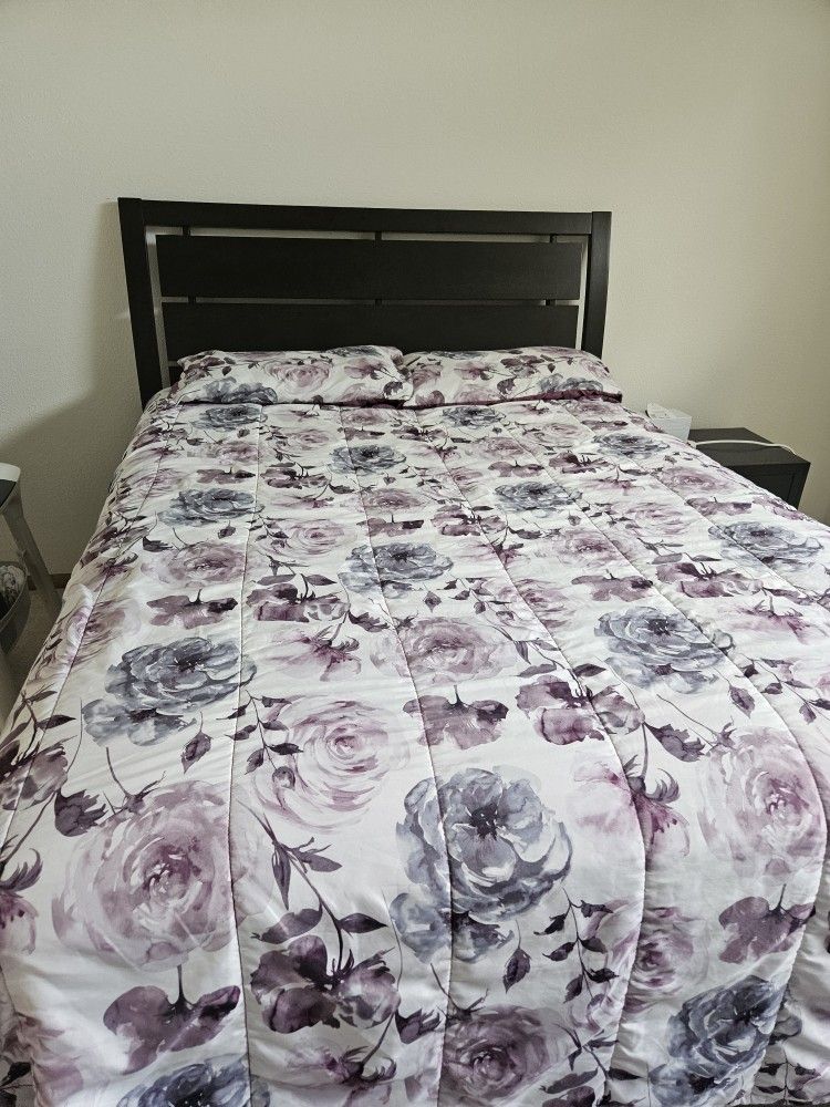 Queen Bedroom Set LIKE NEW!