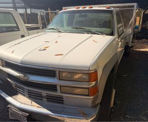 Chevy Cheyenne 3500 dually dump bed