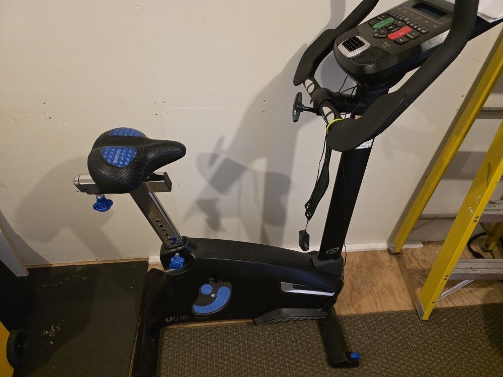 Nautilus U618 Stationary Exercise Bike