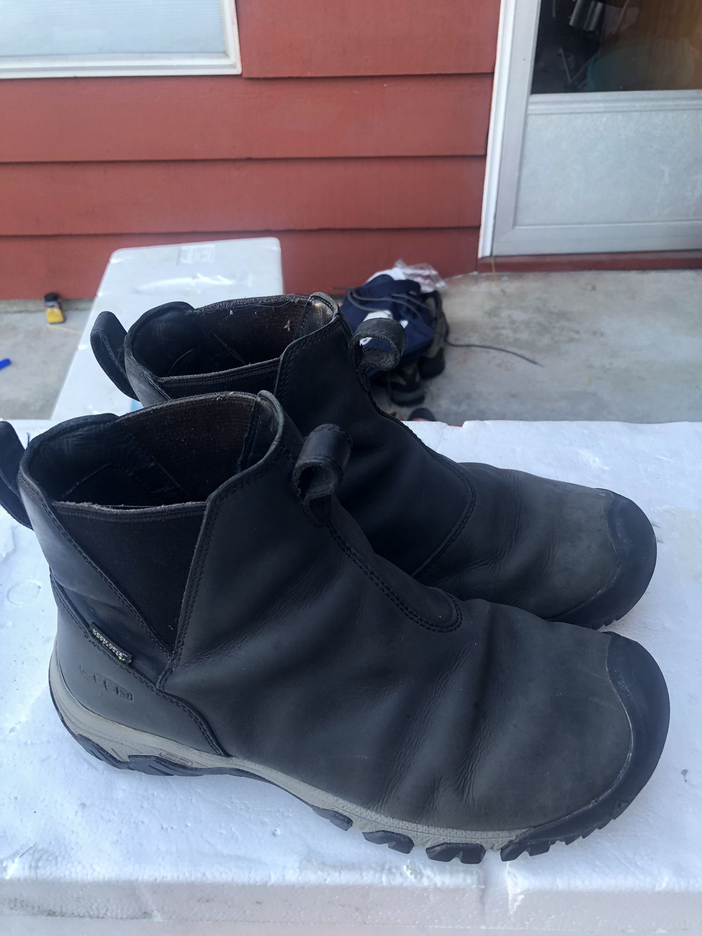KEEN 1025526 Greta Wimen’s Grey Leather Waterproof Snow Boot Size 42/11US