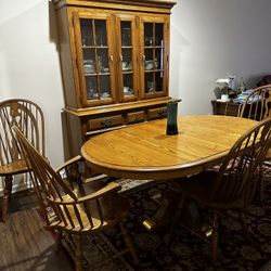 Dining Room Table W 6 Chairs