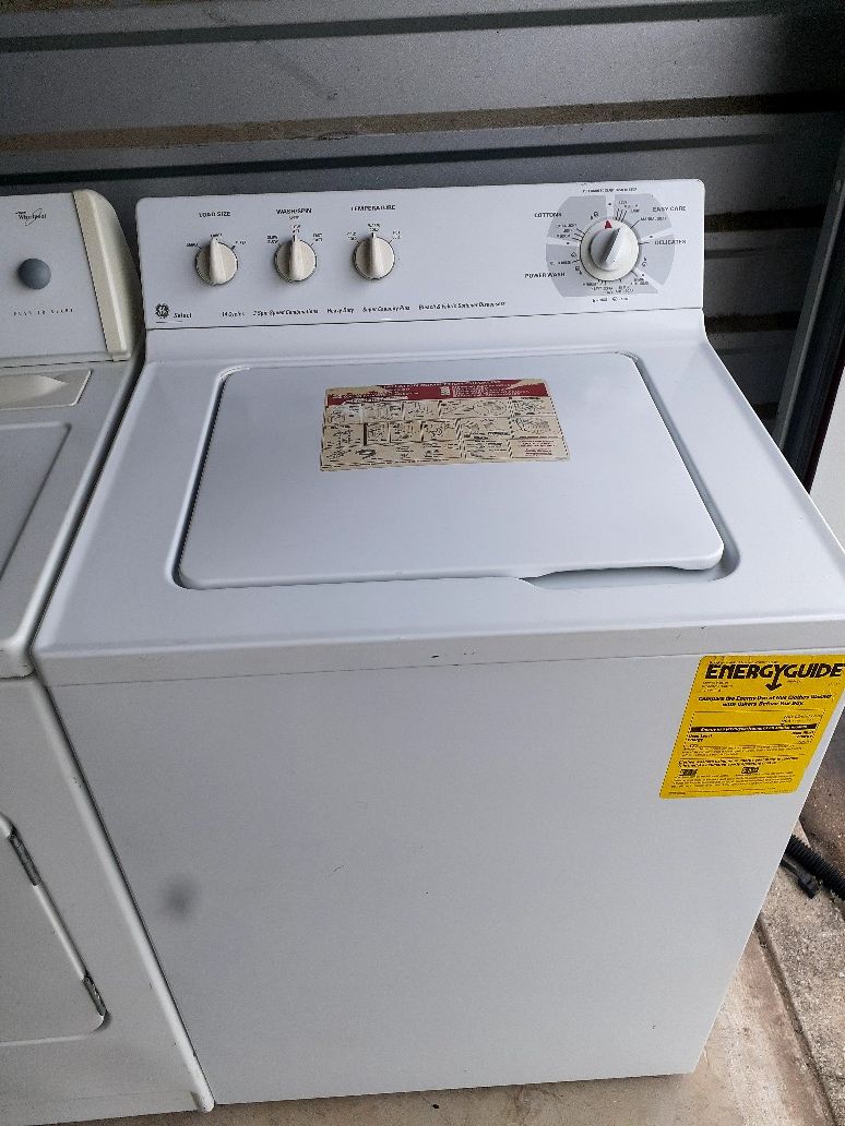 GE Whirlpool heavy duty Super Capacity Plus washer and dryer/ Lavadora