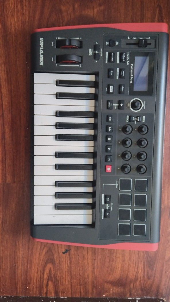 Novation IMPULSE 25 25 Key Weighted USB MIDI Keyboard Controller w/ USB Port