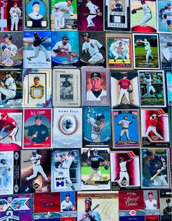 Memorabilia Baseball card lot of 40 numbered and refractors
