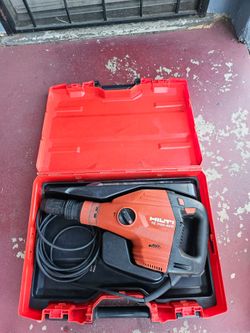 Hilti TE 700-AVR Rotary Hammer with Case