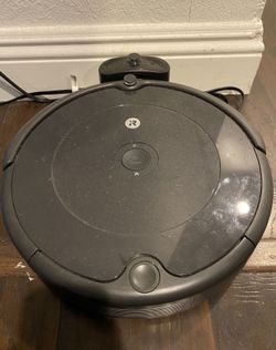 iRobot Roomba 692 Robot Vacuum-Wi-Fi Connectivity Works With Alexa Used