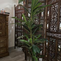 5ft Artificial Plant – Great Condition