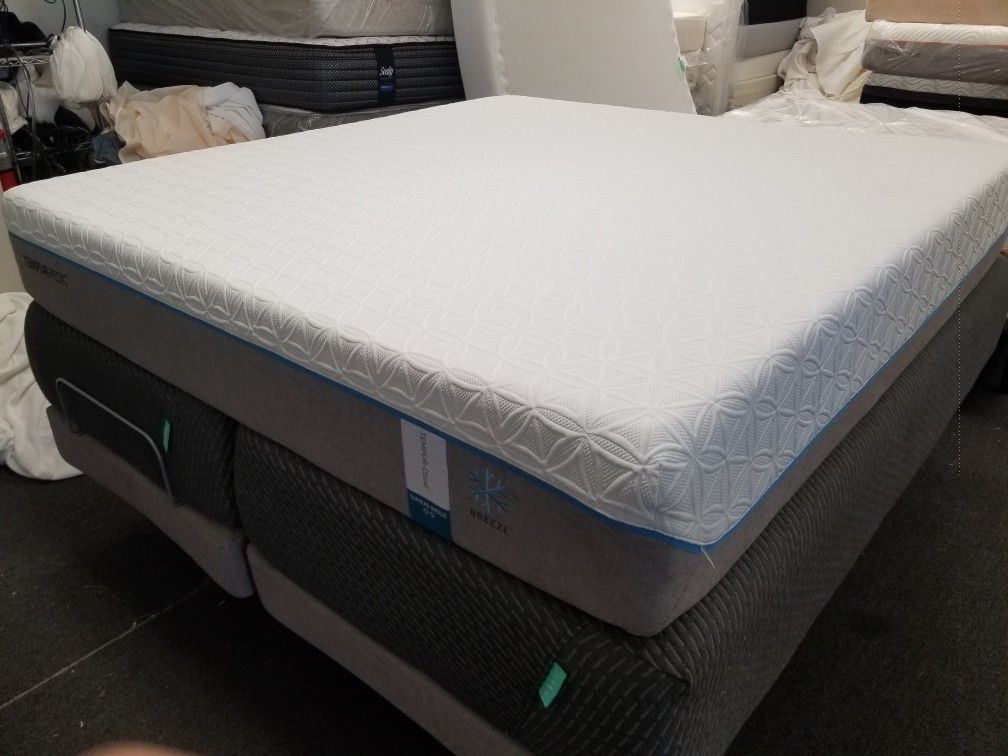 King Tempurpedic Cloud Supreme Breeze Mattress, As New, Free Delivery