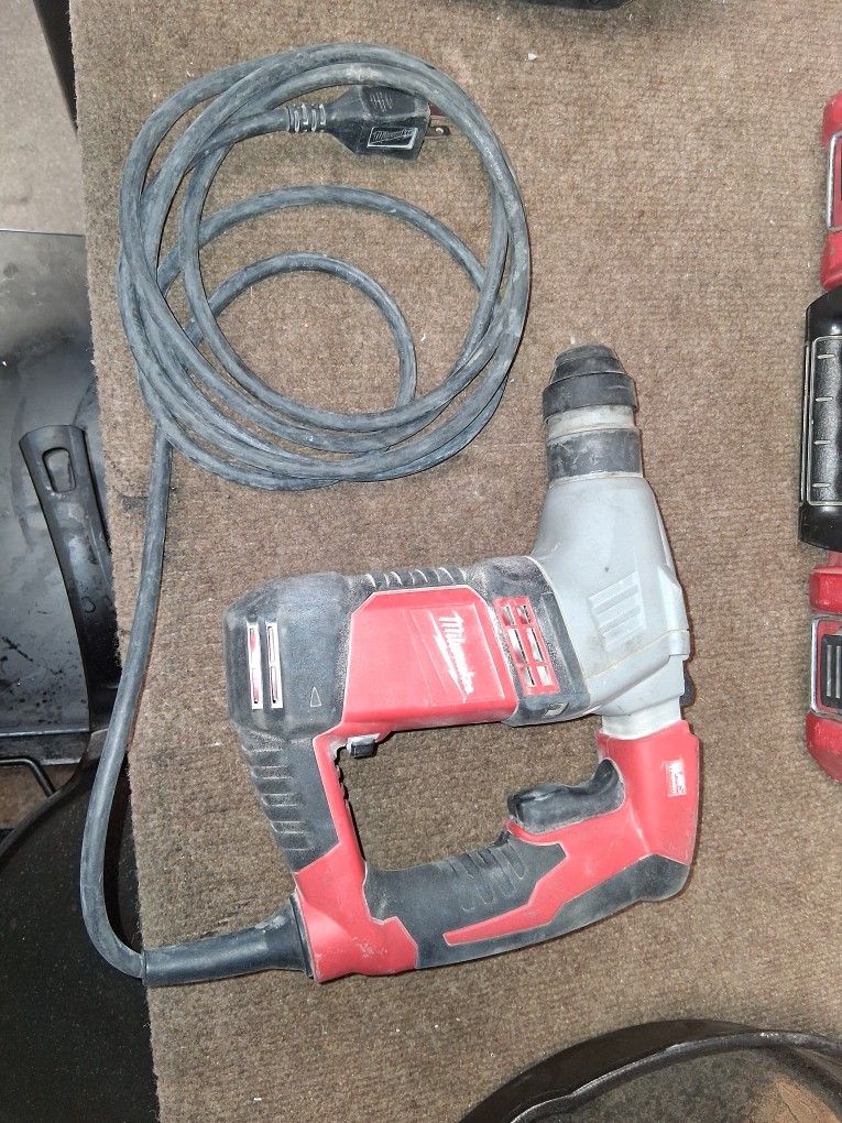 Milwaukee ROTARY HAMMER  5/8" SDS PLUS