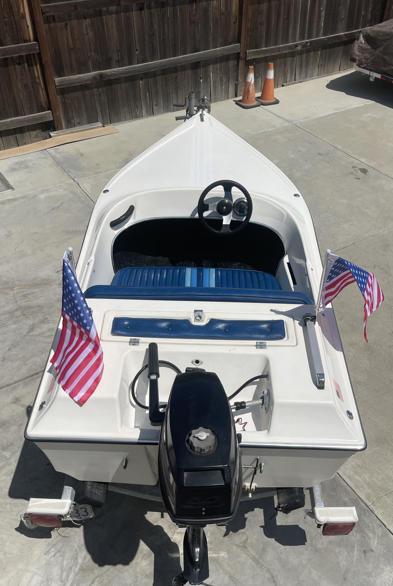 SMALL 10 FT SPEEDBOAT WITH GALVANIZED TRAILER & 6HP MOTOR