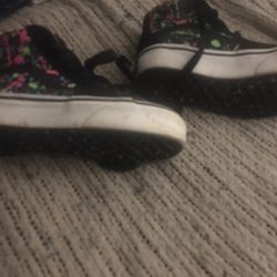 New kids vans tennis shoes size 11 only $20 firm