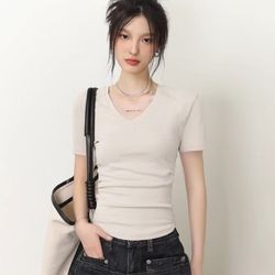 Front-shoulder V-neck short-sleeved T-shirt for women in summer, slim-fitting with a waistline, solid color, pleated inner layer, short base layer top