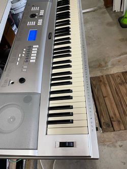 Yamaha Digital Keyboard Piano ypg 225 with stand
