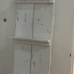 Leaning Shelf